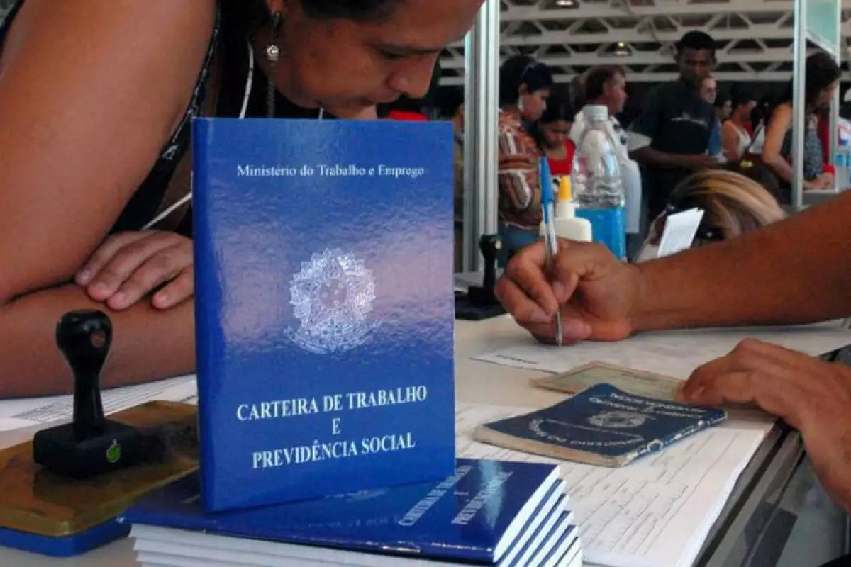 Taxa de Desemprego Cai para 6,6% em 2024, o Menor Patamar da História, Aponta IBGE